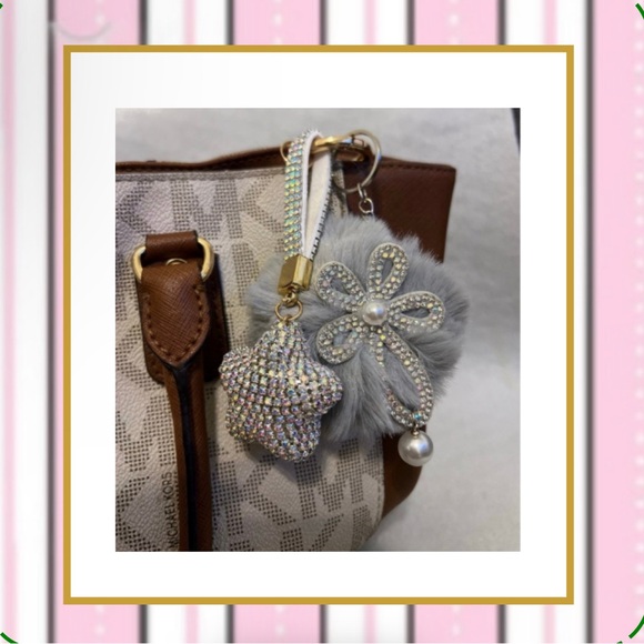Star Shape Rhinestone keychain/pendant & fur ball SILVER - Picture 1 of 4